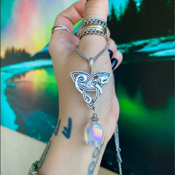 Celtic knot cat fox aura crystal steel necklace - Picture 4 of 8
